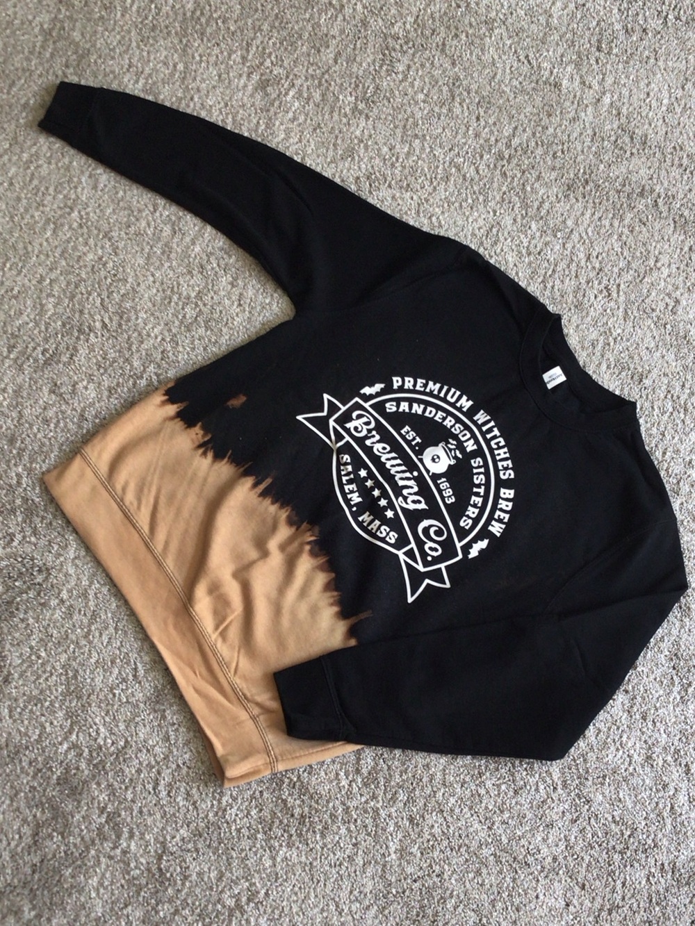 SANDERSON SISTERS GRAPHIC SWEATSHIRT - MEDIUM NWOT